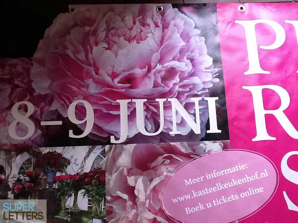 reclamebord plakken | gegoten vinyl op banner