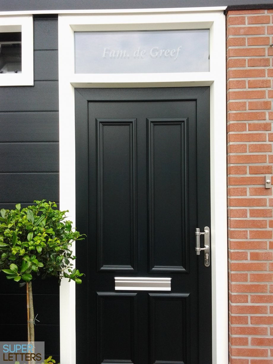 naamstickers | naam boven de voordeur
