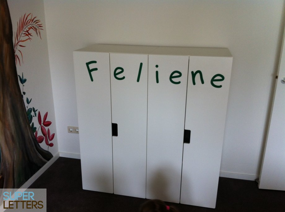 naamstickers | Kast in kinderkamer