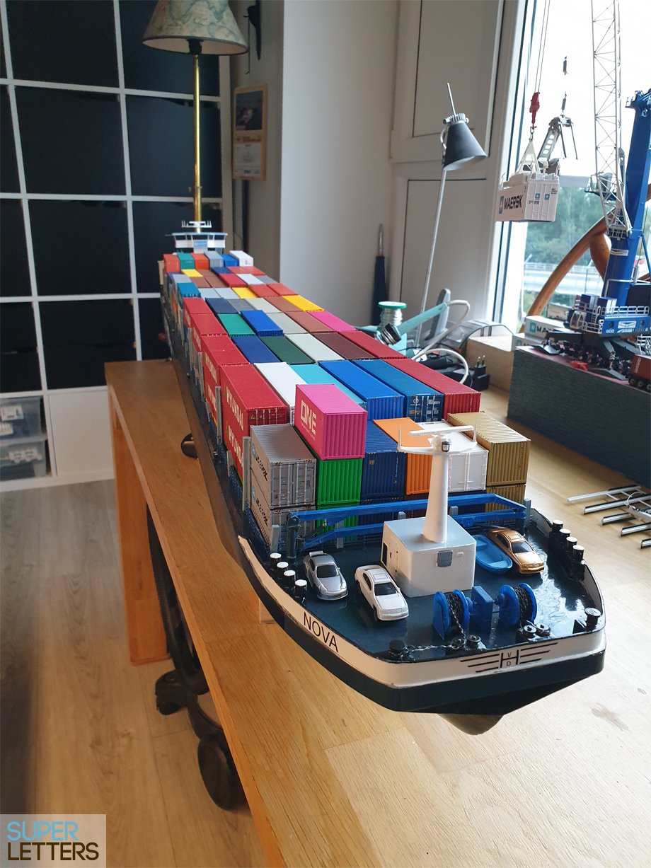 letter stickers | Containerschip
